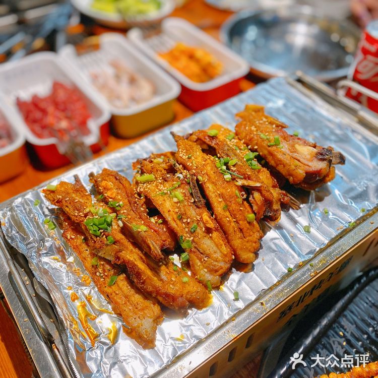 来一口是外皮酥脆，而且羊肉鲜嫩！是我喜欢的味道！