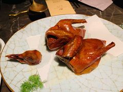 脆皮乳鸽-新荣记(BFC外滩金融中心店)