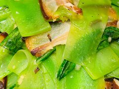 油麦菜青笋炒腊肉-谷语中餐厅