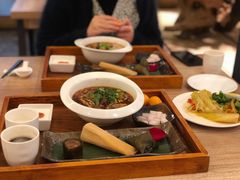 -乐领拈花溪·林涧食韵