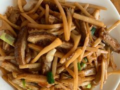 酸笋炒肥肠-牛八宝桂林米粉(八里庄店)