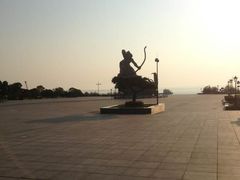 -巴陵广场