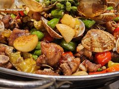 霸王尖辣椒蛤蜊鸡-渔语鱼新川菜Bistro(万象天地店)