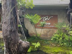 -Chom Cafe and Restaurant