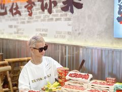 -来龍儿鲜切牛肉自助老火锅
