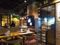 大堂-洪氏嗨捞·广东猪肚鸡·椰子鸡火锅(西咸万象城店)