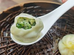 荠菜鲜肉小笼包-曼曼汤包(建国西路店)