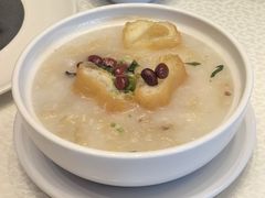 荔湾艇仔粥-金翠皇宫粤菜·点心·海鲜(翡翠店)