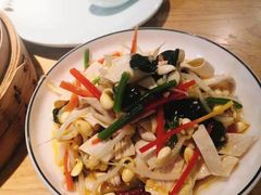 西兰花苗拌豆黄金-小六汤包(万和城店)