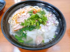 -鸿浩扒猪脚米线