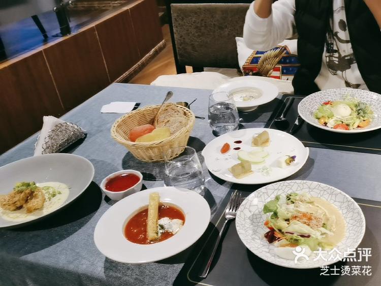 龙塔西餐厅