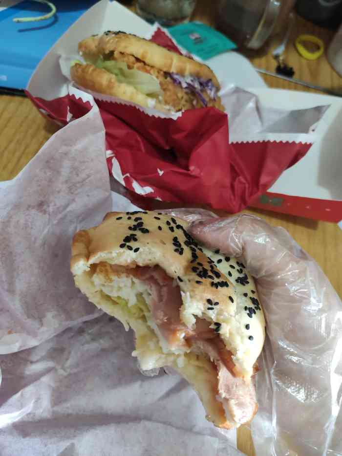 塔斯汀中国汉堡(马狮联盛店)-"马狮商场入口,消费38元可免费停车,直接