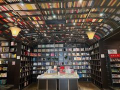 -钟书阁(松江泰晤士小镇店)