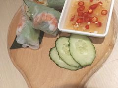 越南传统生包鲜虾春卷-来龙里 精致 东南亚餐室(万象城店)