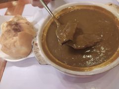 咖喱崩沙牛腩配猪仔包-番茄屋葡式美食(总店)