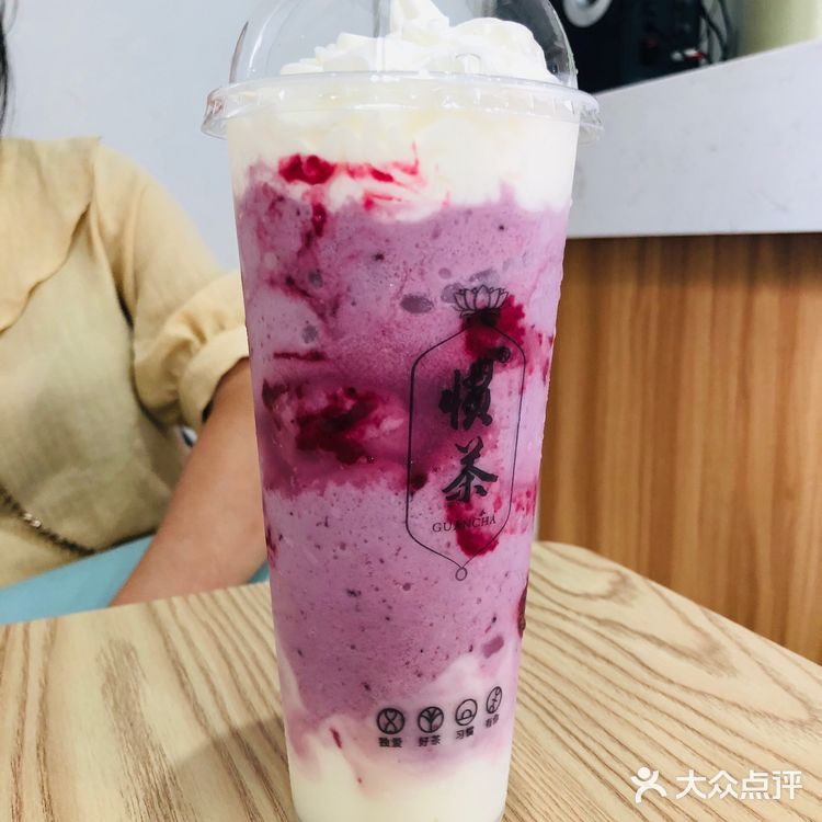 我又来报到了抹茶鲜奶，蓝莓思慕雪吃出冰激凌的感觉