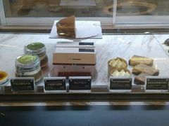 面包甜点陈列柜-Awfully Chocolate(来福士广场店)