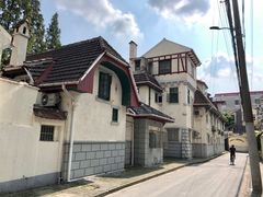 -全家便利店(愚园路六店)