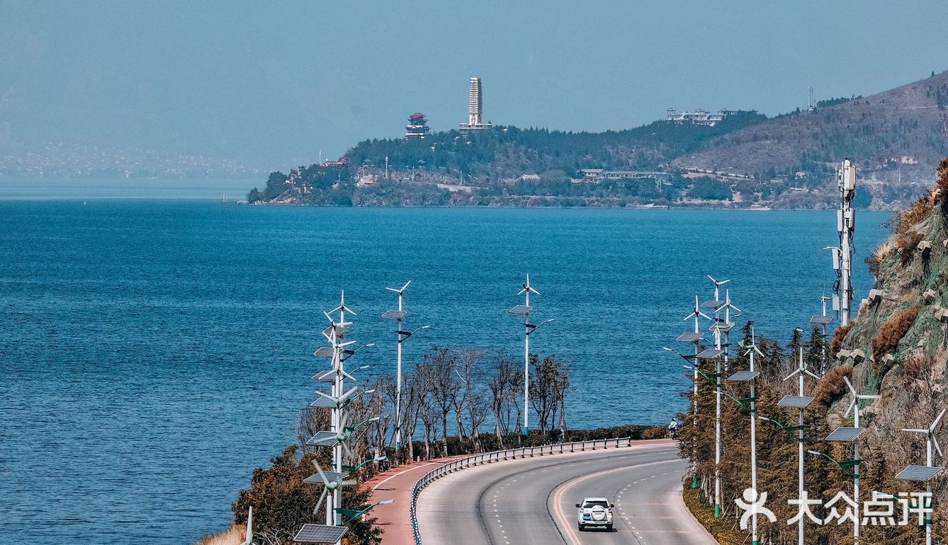 悬崖海景尽收眼底，大理浪漫约会餐厅