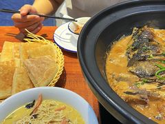 鱼头泡饼-八张桌子(老店)