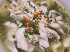酸菜鱼捞面-汤去三面