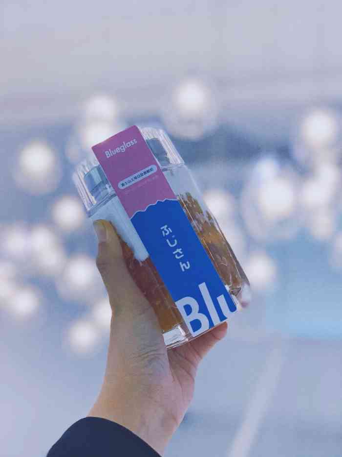 blueglass yogurt阿秋拉尕酸奶(华贸商业街店)-"这家店的招牌太大了