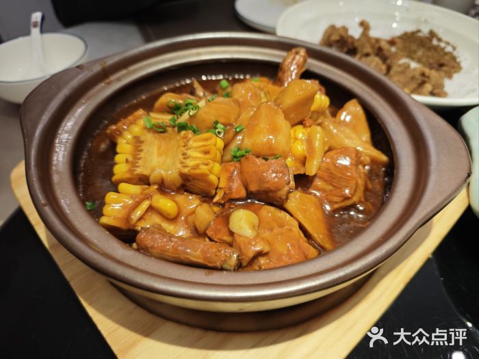 闫府私房菜·百年鲁菜(恒隆店)石锅山药排骨图片