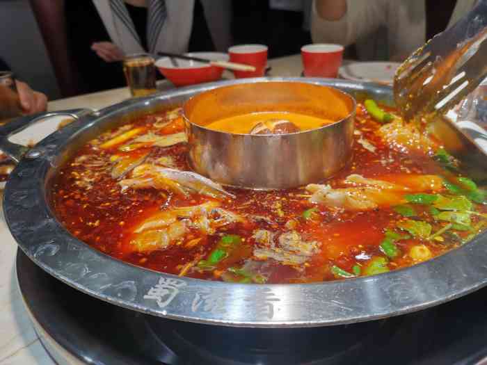 蜀滋香鲜鱼火锅(339店)-"[薄荷]环境:[服务铃]服务: 在附近逛.