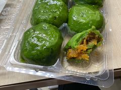 艾叶咸蛋黄肉松青团-王家沙点心店(南京西路总店)