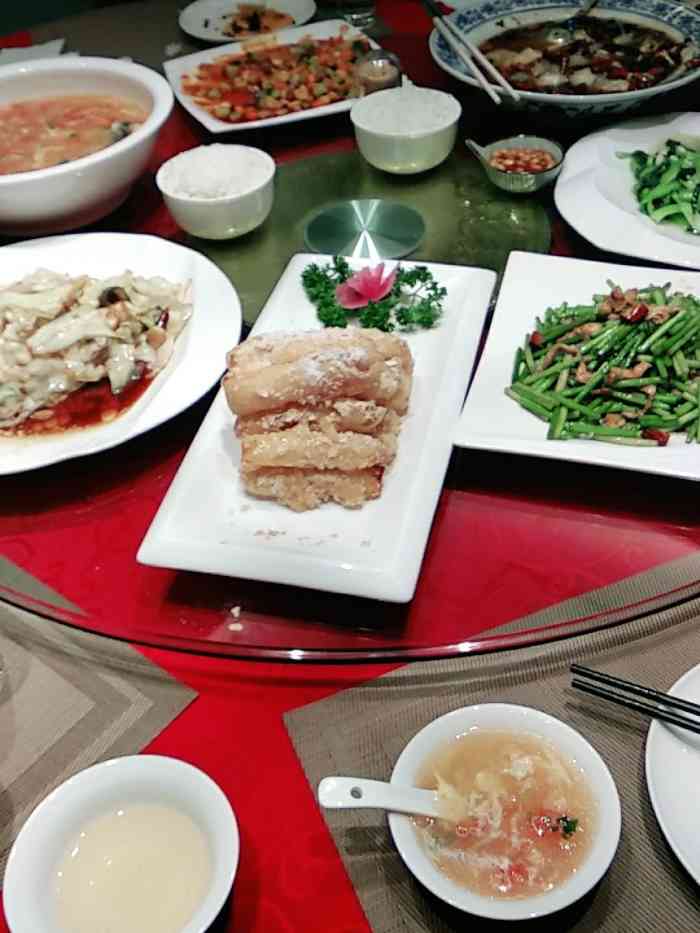 清真·鼎红饭店(淮北街店)-"很不错的一家清真饭店,环境很好,好停车,.