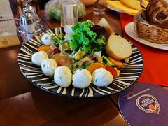 奶酪球沙拉-申德勒加油站餐厅(三里屯北小街店)
