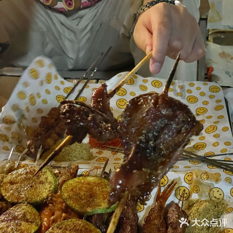 从野摊就开始追的烧烤，胸口油一绝❗️