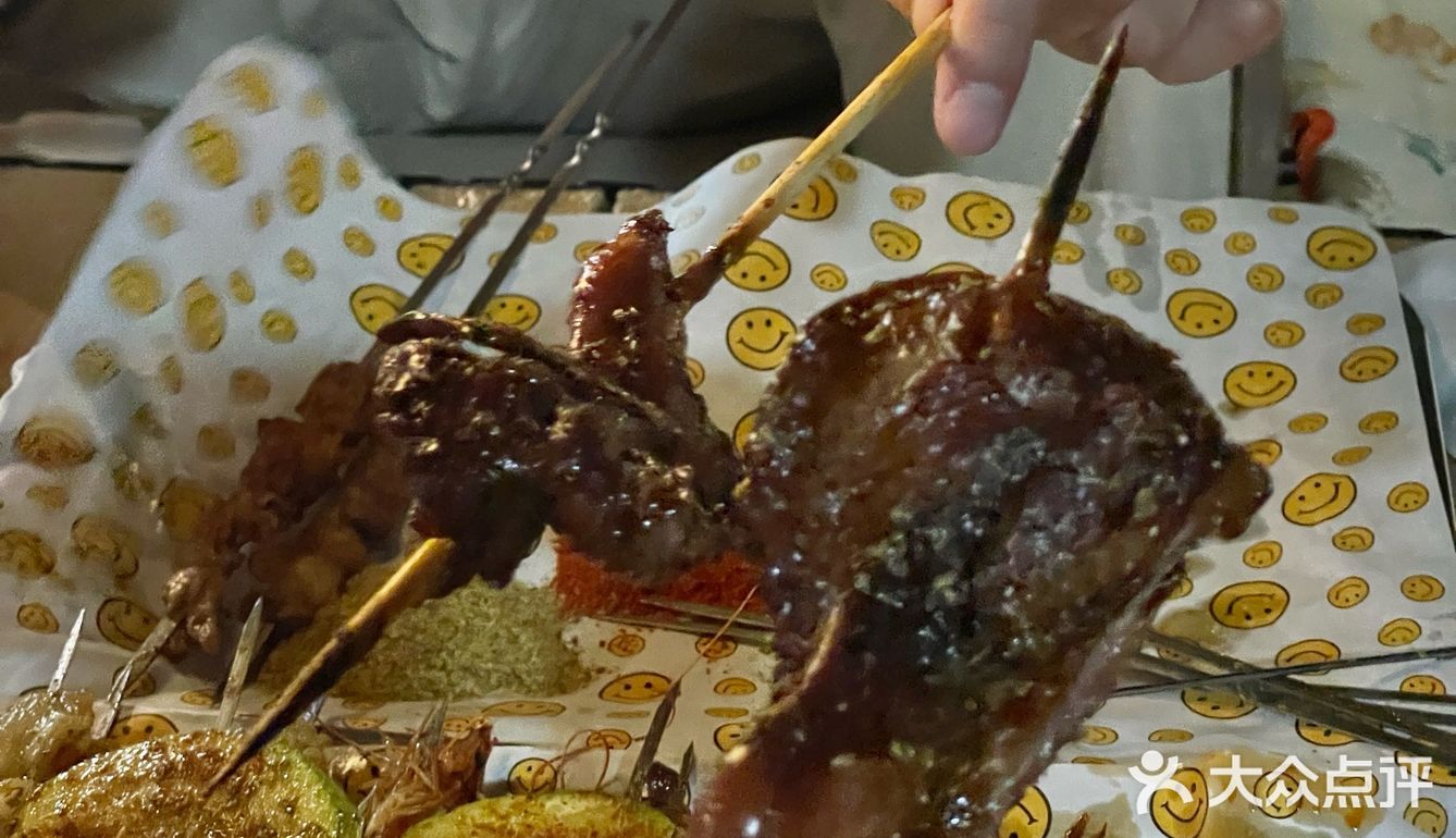 从野摊就开始追的烧烤，胸口油一绝❗️