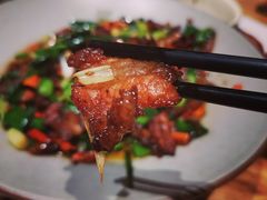 宣威小炒肉-老滇山寨•云南特色菜•地方菜•民族风情歌舞表演(金碧店)