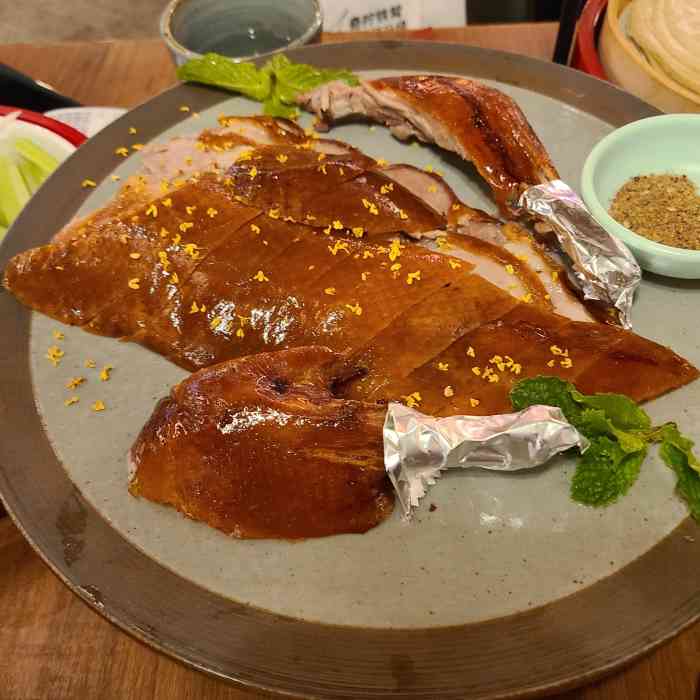 青年公社(天山路店)-"「桂花香烤鸭」点了半只～饼给的量正好～ .