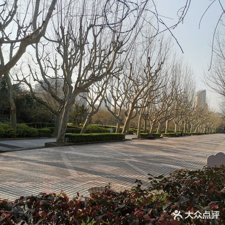 开放时间8点到17点，只能从重庆南路那扇正门进入