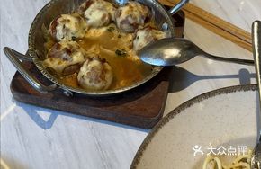 Italian Meat Sauce Cheese Baked Mushrooms