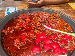 -卤校长重庆火锅(银泰城店)