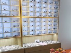 -天空之镜眼镜店蔡司依视路配镜授权零售店(望京颐堤港店)