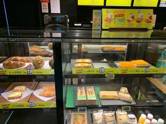 面包甜点陈列柜-星巴克(广州动漫星城东区店)