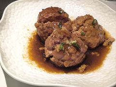 鸭蛋黄狮子头-梅飞酒家(名辉豪庭店)