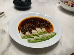 蒜泥白肉配乳瓜-初蓉丨遇见新川菜(亲贤街荣耀店)