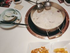 -洪氏嗨捞·猪肚鸡火锅(阳光天地店)