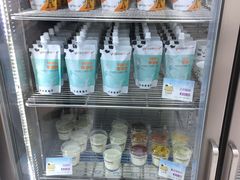 面包甜点陈列柜-白色日记·手作酸奶(麦凯乐店)