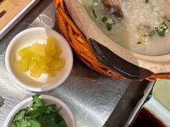 潮界生滚牛肉粥-潮界(虹桥新天地店)