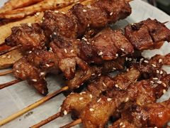 -何妹湿辣牛肉·粤式烧烤砂煲(桂雅路店)