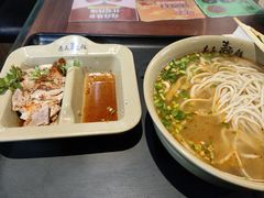 -亮亮面馆(经六路店)