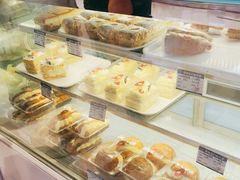 -白玉兰食品甜凤店(合生汇店)