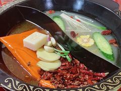 重庆经典鸳鸯锅底-重庆三峡火锅城(梅林店)