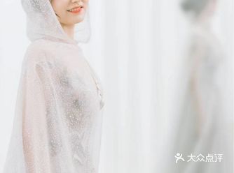 穿上这件婚纱，就是冰雪奇缘里的公主